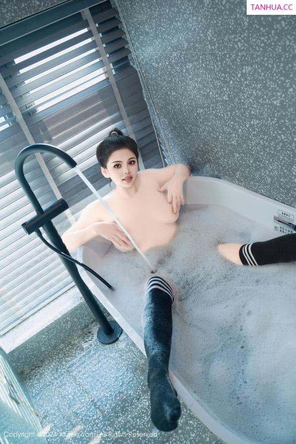   [XiuRen]高清写真图 2024.08.08 No.8981 陈三穗 黑丝美腿第58张图片